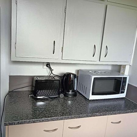 Three-Bedroom House A At 23 Mallard Drive, Selwyn Heights ロトルア エクステリア 写真