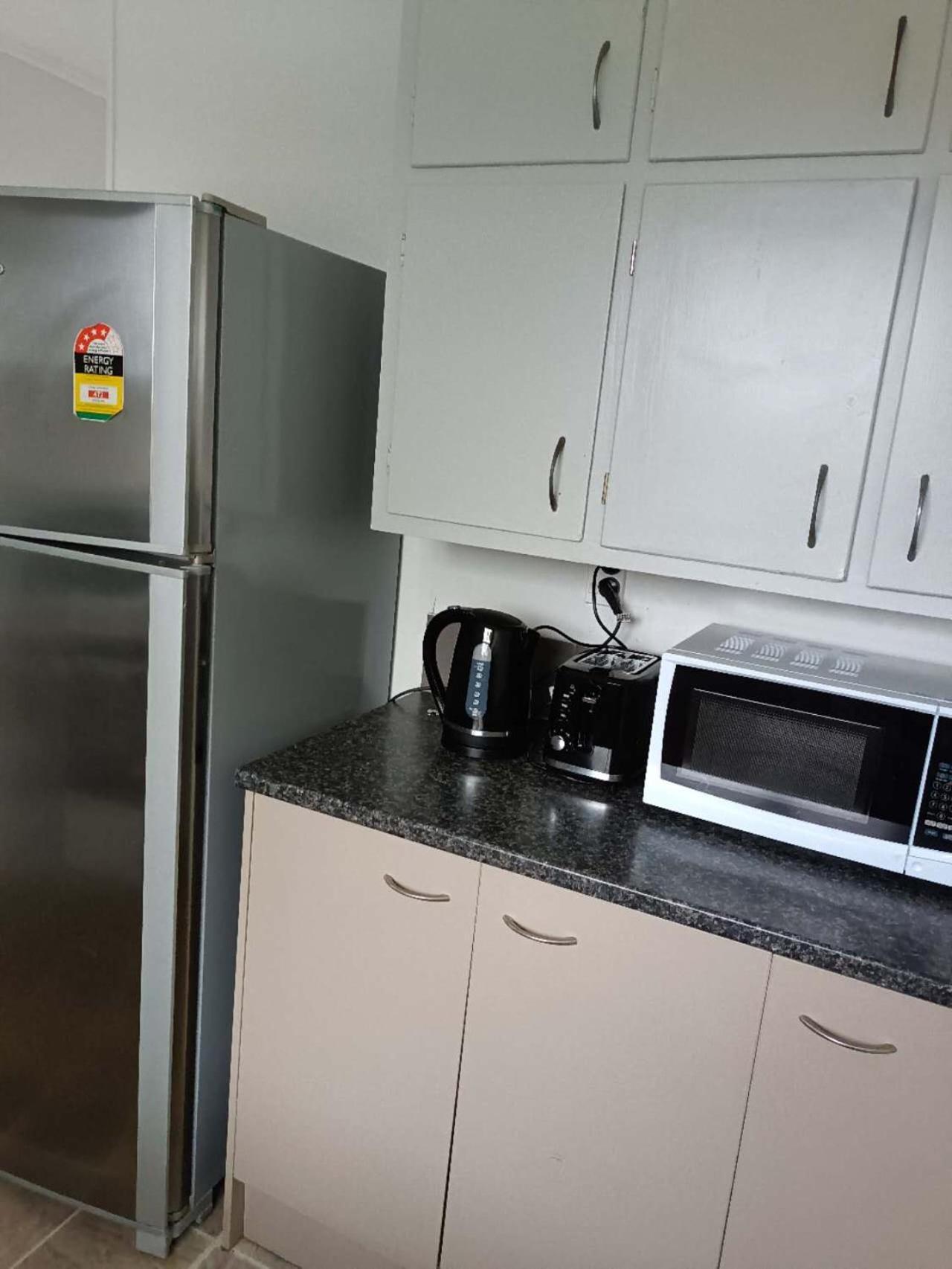 Three-Bedroom House A At 23 Mallard Drive, Selwyn Heights ロトルア エクステリア 写真