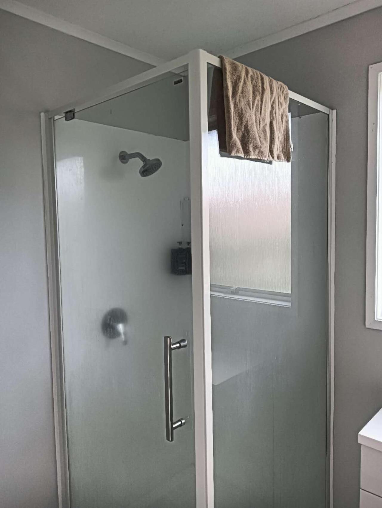 Three-Bedroom House A At 23 Mallard Drive, Selwyn Heights ロトルア エクステリア 写真