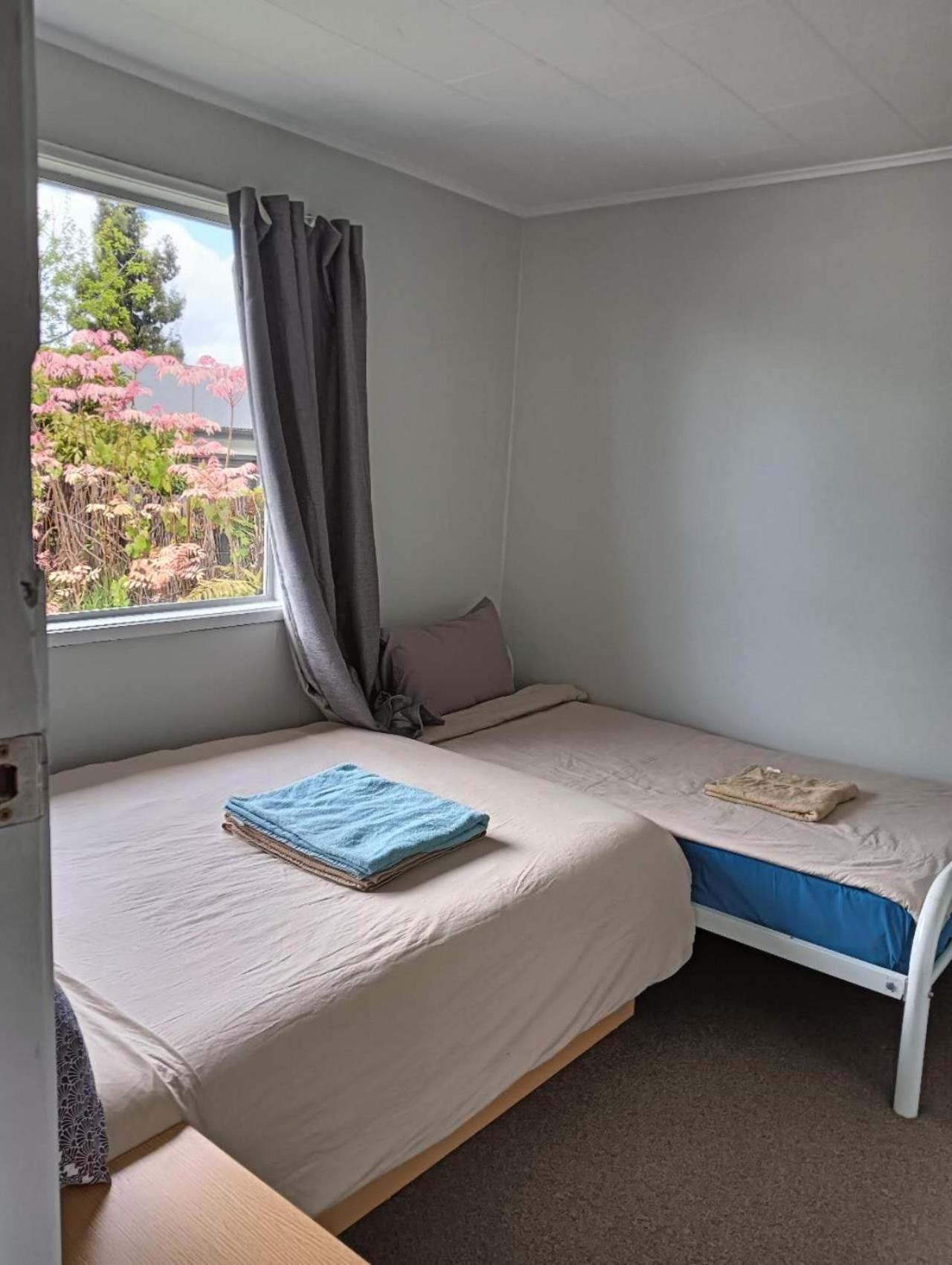 Three-Bedroom House A At 23 Mallard Drive, Selwyn Heights ロトルア エクステリア 写真