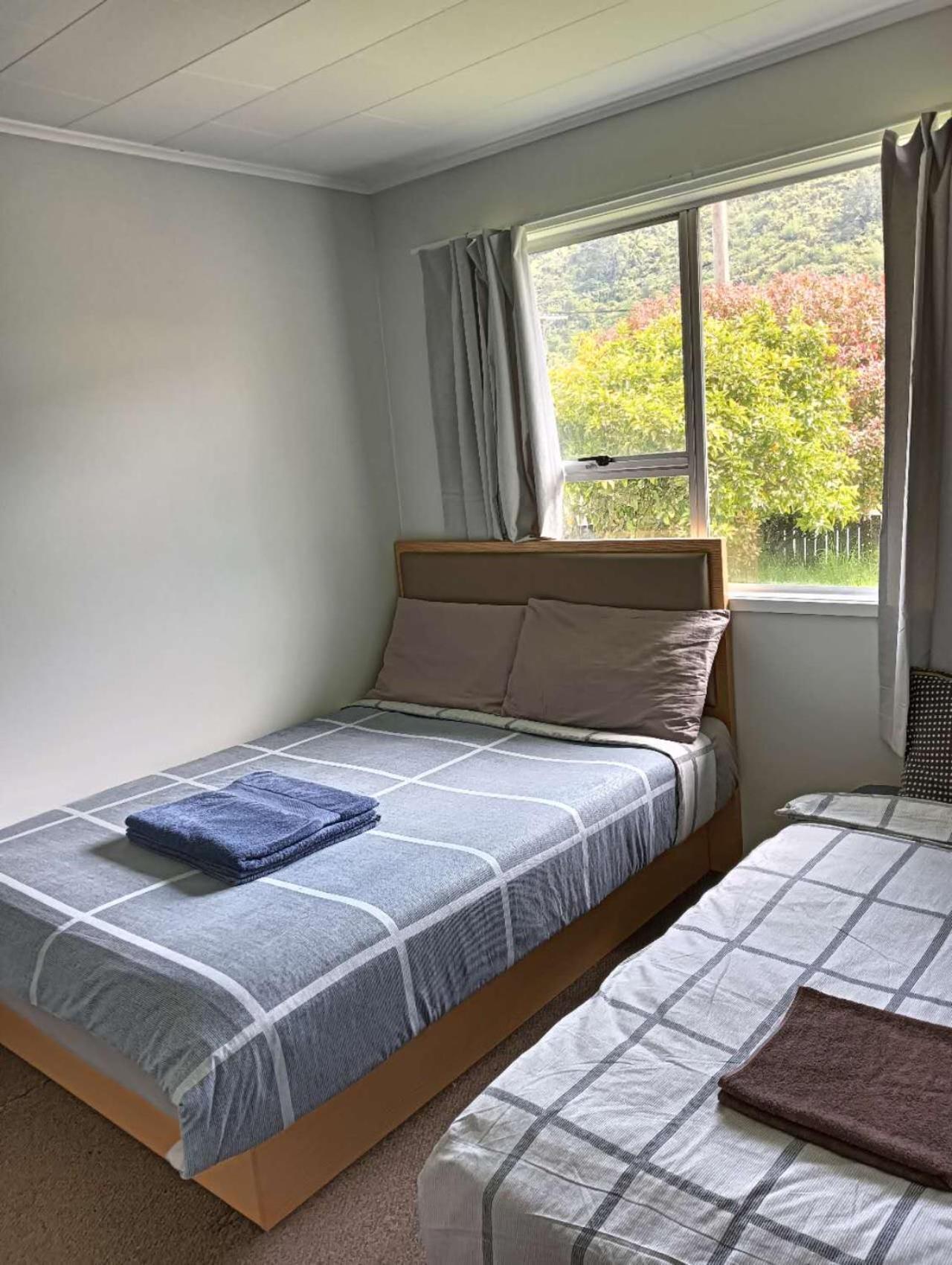 Three-Bedroom House A At 23 Mallard Drive, Selwyn Heights ロトルア エクステリア 写真