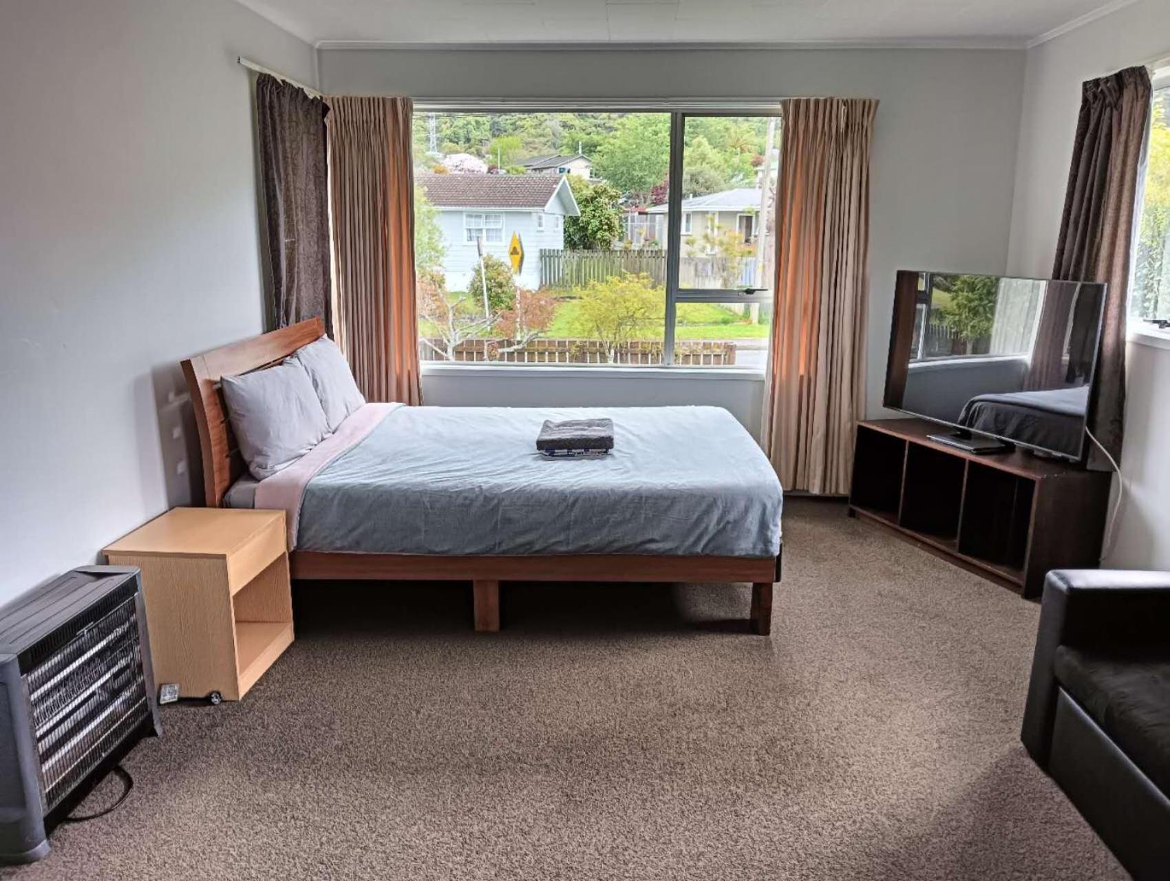 Three-Bedroom House A At 23 Mallard Drive, Selwyn Heights ロトルア エクステリア 写真