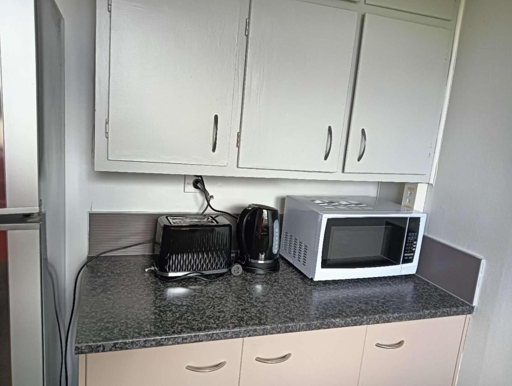Three-Bedroom House A At 23 Mallard Drive, Selwyn Heights ロトルア エクステリア 写真