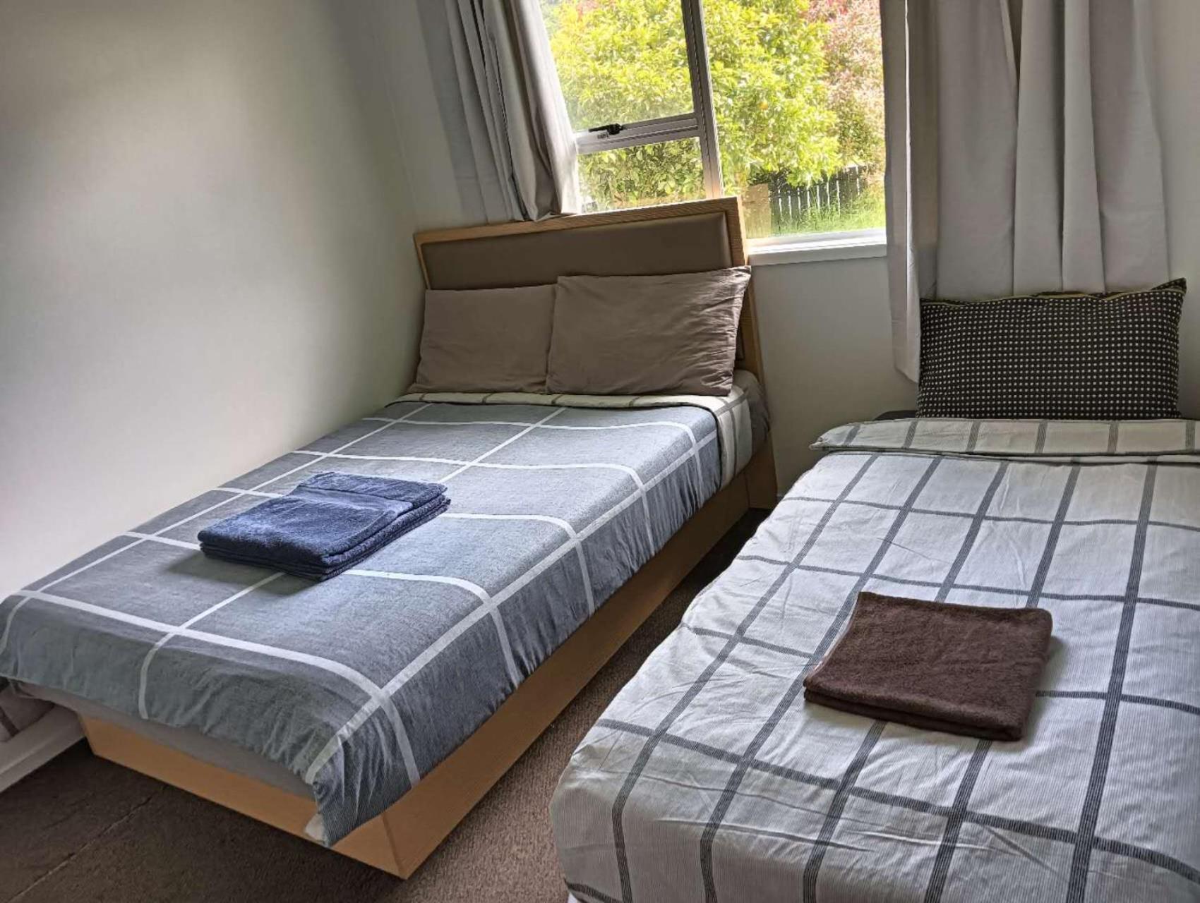 Three-Bedroom House A At 23 Mallard Drive, Selwyn Heights ロトルア エクステリア 写真