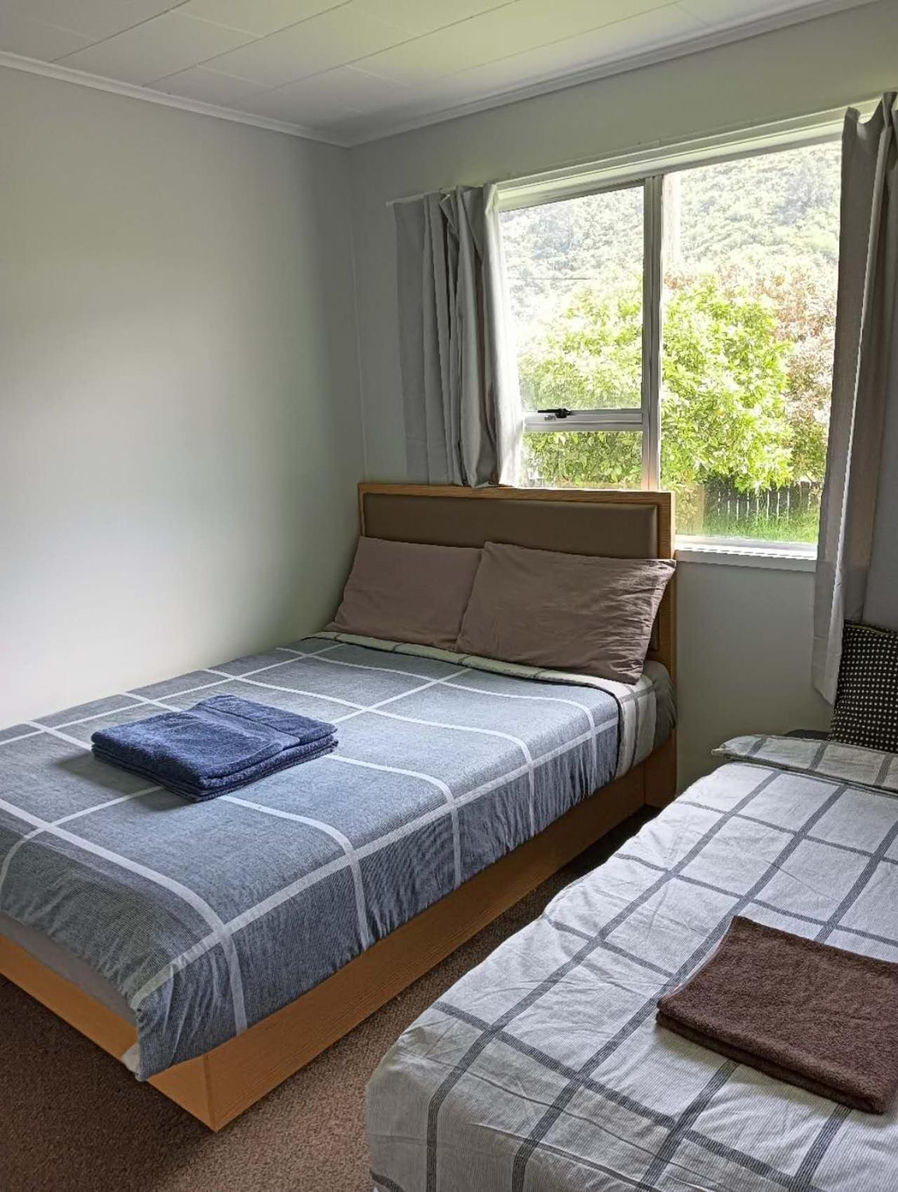 Three-Bedroom House A At 23 Mallard Drive, Selwyn Heights ロトルア エクステリア 写真